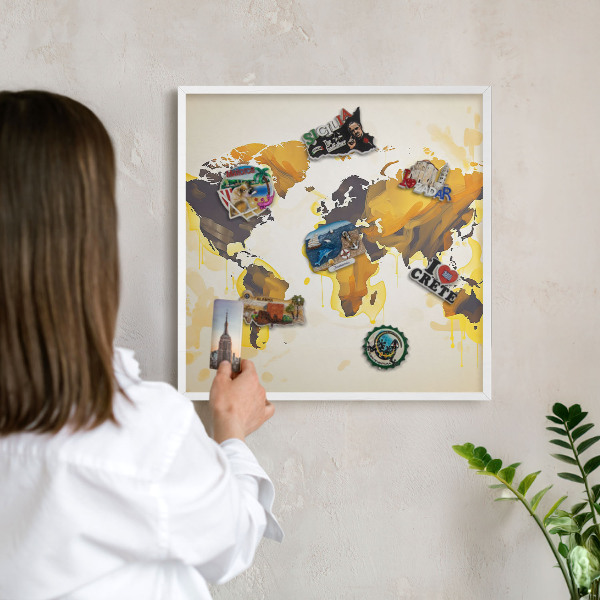 Tableau mural pour aimants dans un cadre noir Carte du monde