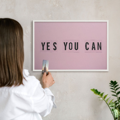 Tableau mural pour aimants dans un cadre noir De la motivation au quotidien