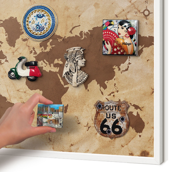 Tableau mural pour aimants dans un cadre noir Carte du monde