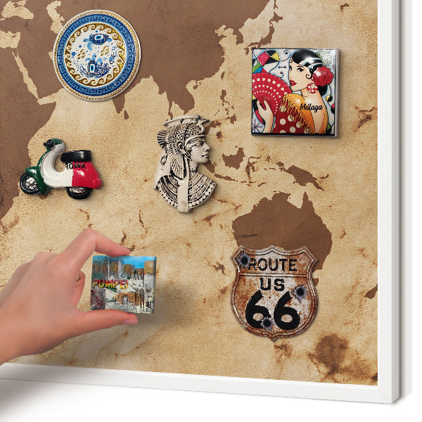 Tableau mural pour aimants dans un cadre noir Carte du monde