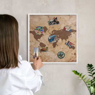 Tableau mural pour aimants dans un cadre noir Carte du monde