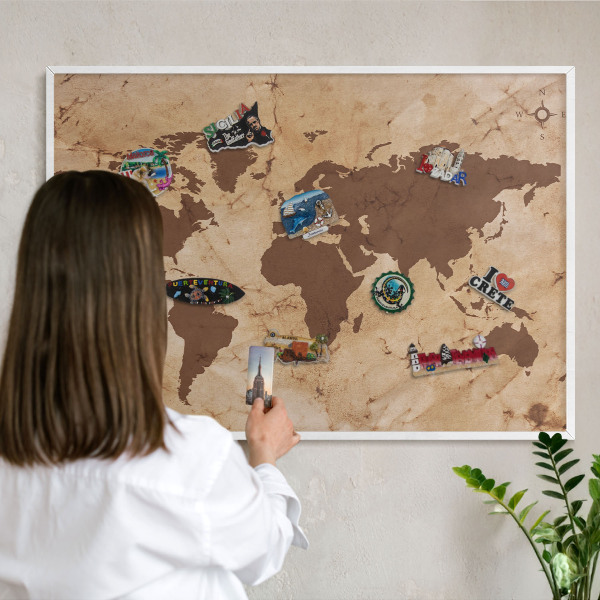 Tableau mural pour aimants dans un cadre noir Carte du monde