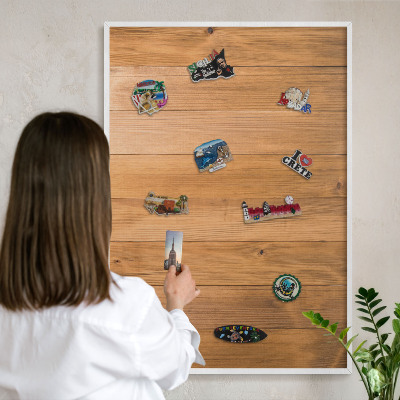 Tableau mural pour aimants dans un cadre noir Texture bois
