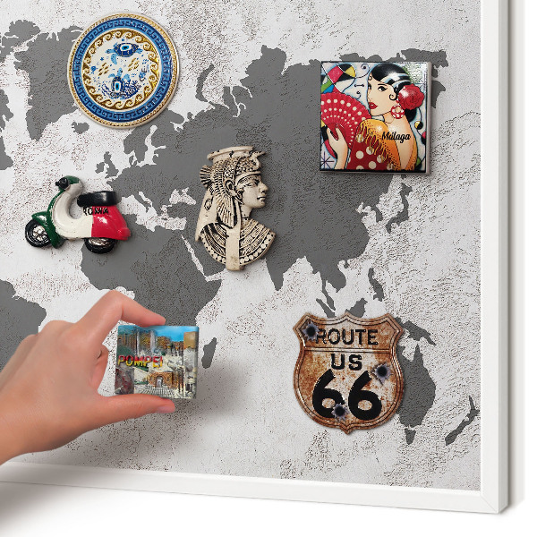 Tableau mural pour aimants dans un cadre noir Carte du monde