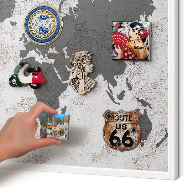 Tableau mural pour aimants dans un cadre noir Carte du monde