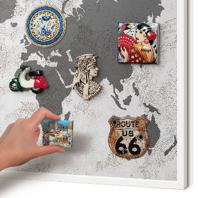 Tableau mural pour aimants dans un cadre noir Carte du monde