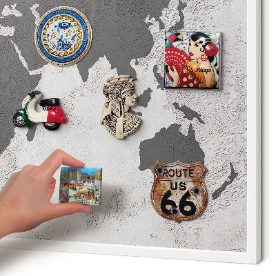 Tableau mural pour aimants dans un cadre noir Carte du monde