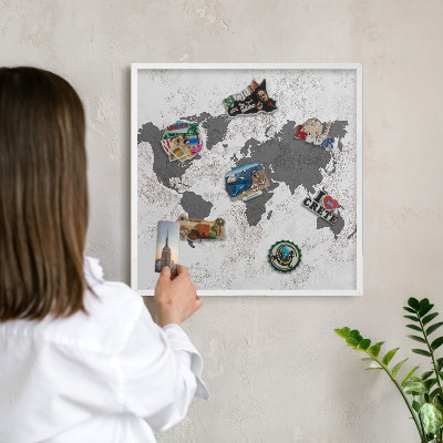 Tableau mural pour aimants dans un cadre noir Carte du monde