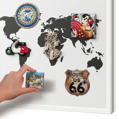 Tableau mural pour aimants dans un cadre noir Carte du monde