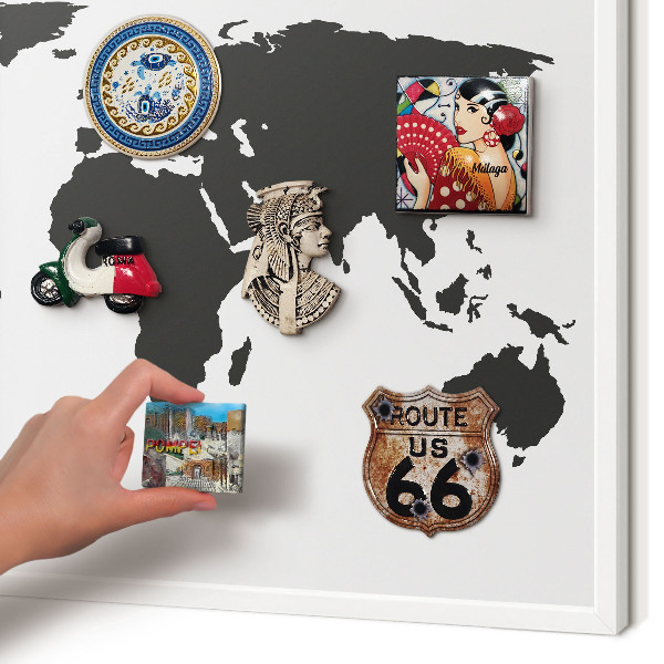 Tableau mural pour aimants dans un cadre noir Carte du monde