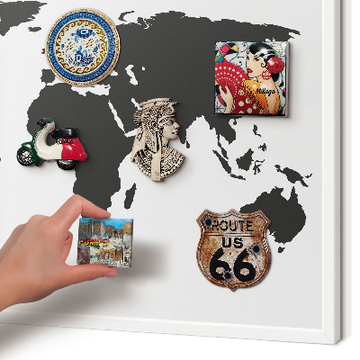 Tableau mural pour aimants dans un cadre noir Carte du monde