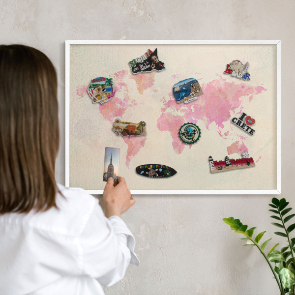 Tableau mural pour aimants dans un cadre noir Carte du monde
