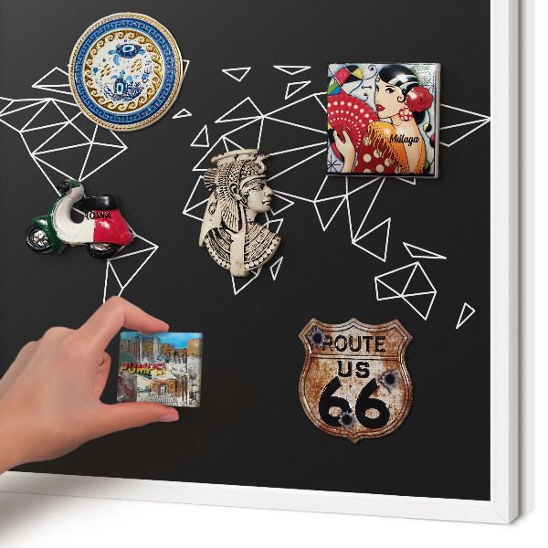 Tableau mural pour aimants dans un cadre noir Carte du monde