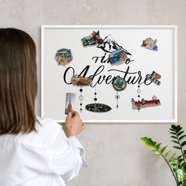 Tableau mural pour aimants dans un cadre noir Aventure en montagne