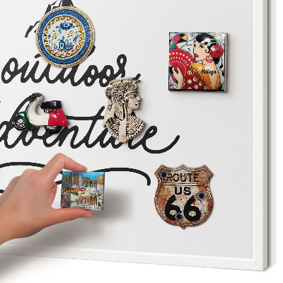 Tableau mural pour aimants dans un cadre noir Aventure en montagne