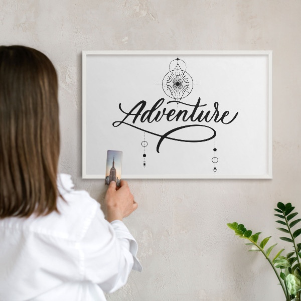 Tableau mural pour aimants dans un cadre noir Aventure typographique