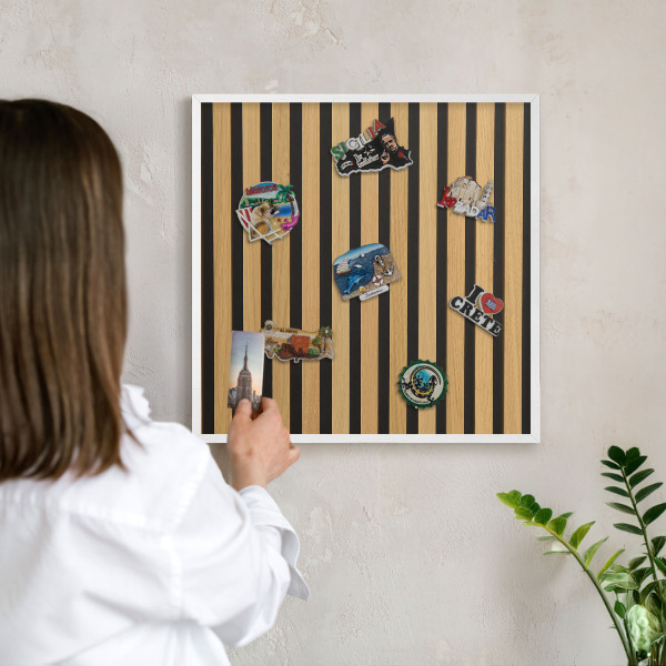 Tableau mural pour aimants dans un cadre noir Rythmes en bois