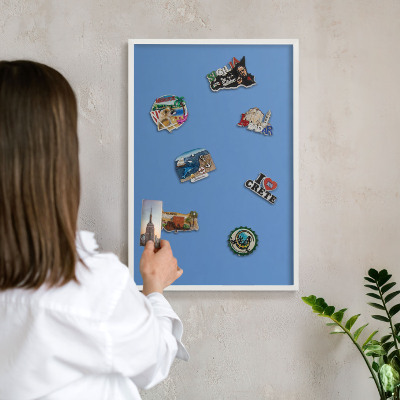 Tableau mural pour aimants dans un cadre noir Couleur bleue