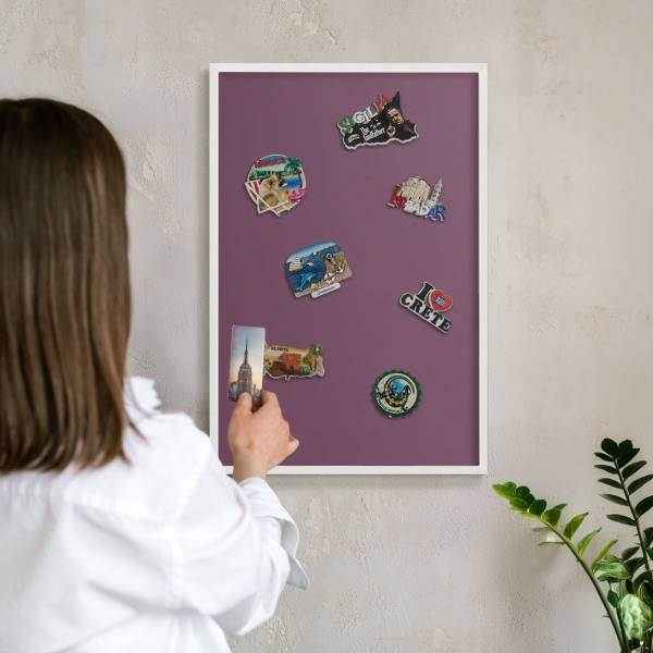 Tableau mural pour aimants dans un cadre noir Couleur violette