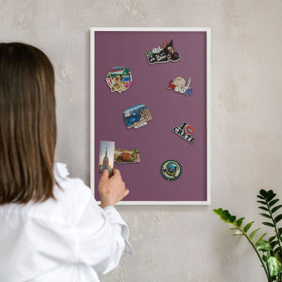 Tableau mural pour aimants dans un cadre noir Couleur violette
