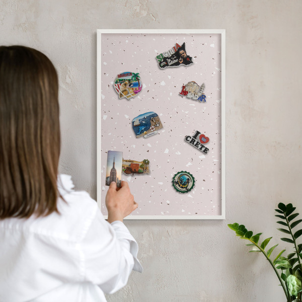 Tableau mural pour aimants dans un cadre noir Terrazzo moderne