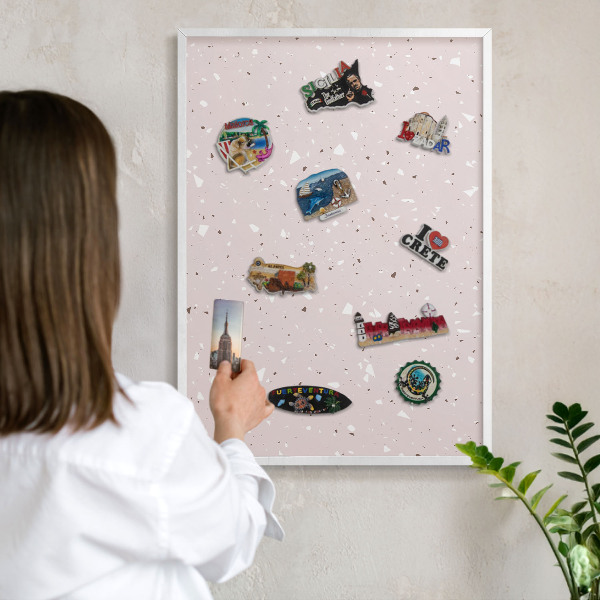 Tableau mural pour aimants dans un cadre noir Terrazzo moderne