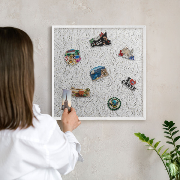 Tableau mural pour aimants dans un cadre noir Élégance ajourée