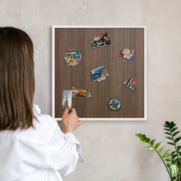 Tableau mural pour aimants dans un cadre noir Fond en bois
