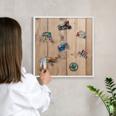 Tableau mural pour aimants dans un cadre noir Texture bois
