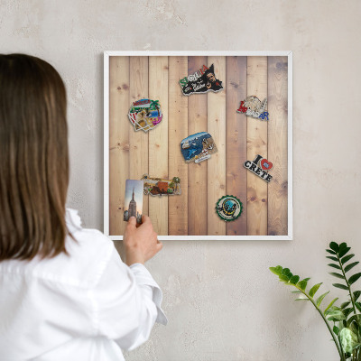 Tableau mural pour aimants dans un cadre noir Planches en bois