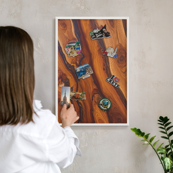 Tableau mural pour aimants dans un cadre noir Anneaux en bois