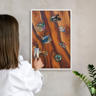 Tableau mural pour aimants dans un cadre noir Anneaux en bois