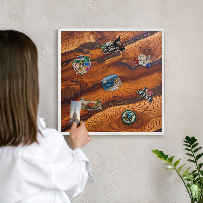 Tableau mural pour aimants dans un cadre noir Anneaux en bois