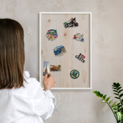 Tableau mural pour aimants dans un cadre noir Motif en bois