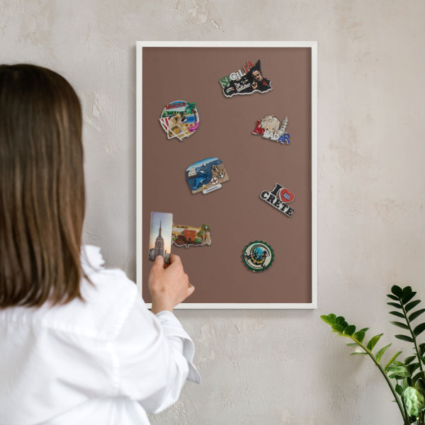 Tableau mural pour aimants dans un cadre noir Couleur brune
