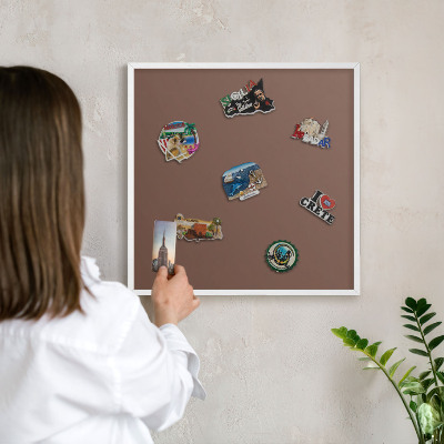 Tableau mural pour aimants dans un cadre noir Couleur brune