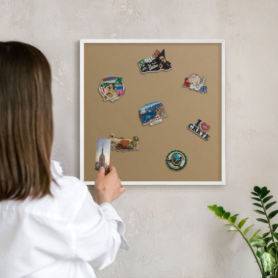 Tableau mural pour aimants dans un cadre noir Couleur brune