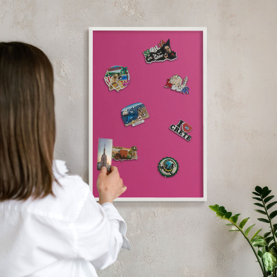 Tableau mural pour aimants dans un cadre noir Rose intense