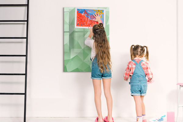 Tableau magnétique effaçable Un tableau coloré pour présenter des photos