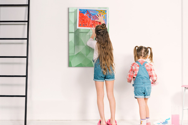 Tableau magnétique effaçable Un tableau coloré pour présenter des photos