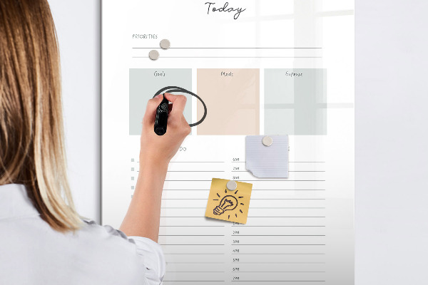 Tableau effaçable magnétique Emploi du temps quotidien avec espace pour photos