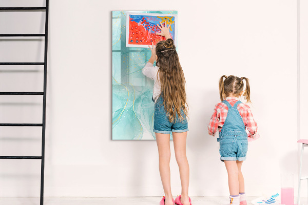Tableau effaçable magnétique Un tableau coloré pour présenter des photos
