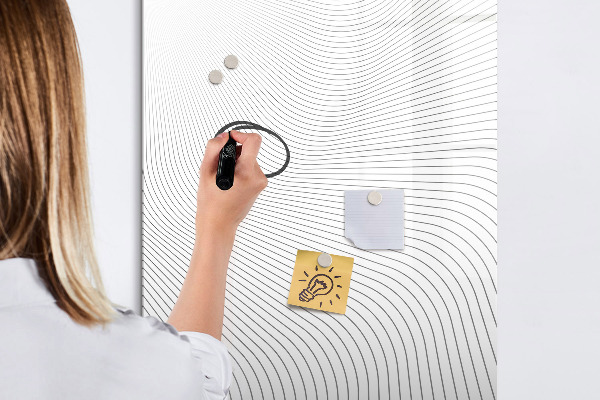 Tableau magnétique effaçable Un miroir avec un emplacement pour les photos
