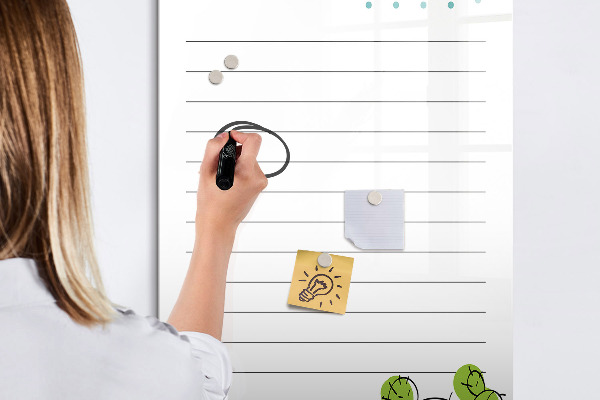 Tableau effaçable magnétique Une liste de choses à faire avec une touche créative
