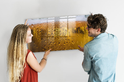 Tableau magnétique effaçable Une bière fraîche chargée de souvenirs personnels
