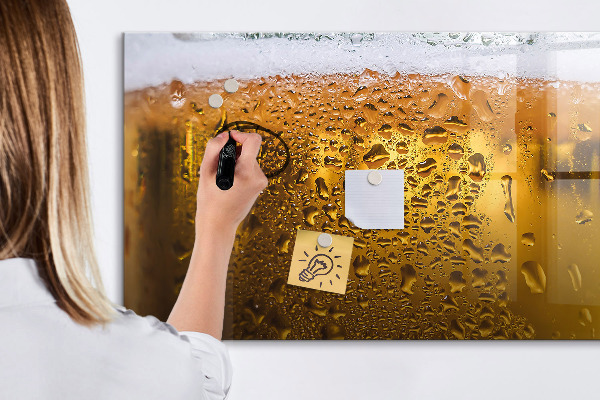 Tableau magnétique effaçable Une bière fraîche chargée de souvenirs personnels