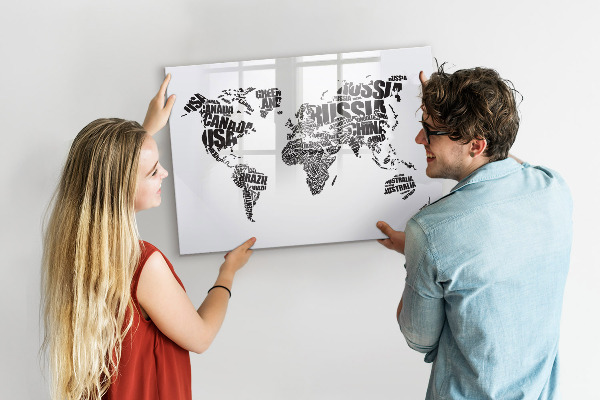 Tableau effaçable magnétique Une carte du monde avec des souvenirs personnels