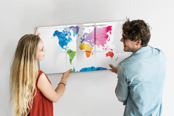 Tableau magnétique effaçable Une carte colorée pour les photos et les notes
