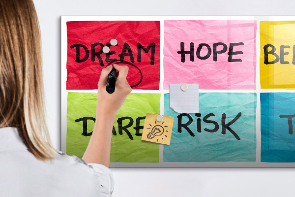 Tableau magnétique effaçable Des slogans inspirants pour l'action et les rêves