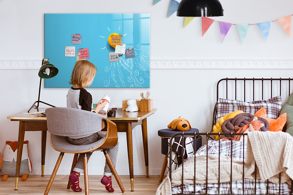 Tableau magnétique effaçable Un tableau coloré pour présenter des photos